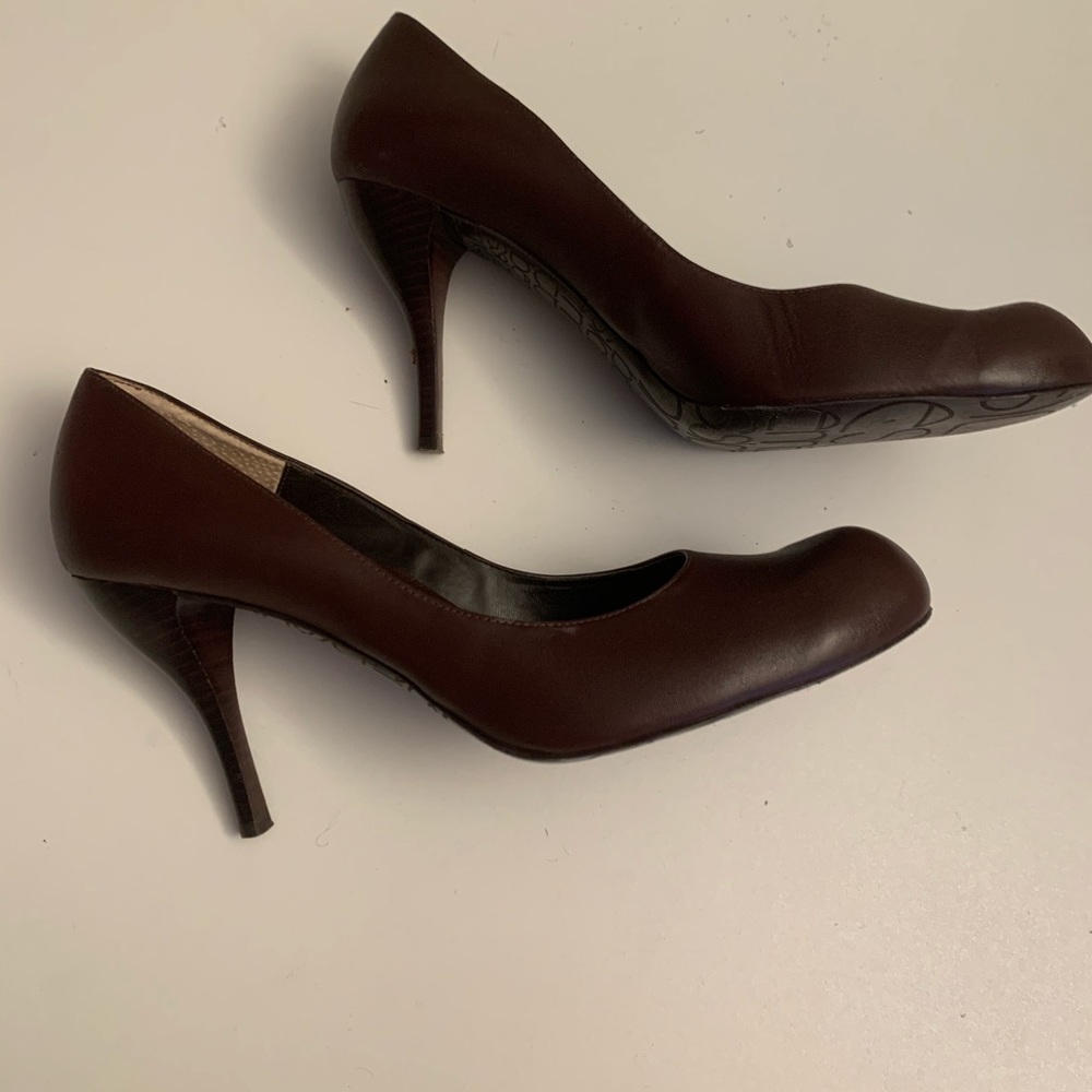 Woman’s brown pump